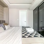 Sukhumvit Asok Modern Suite