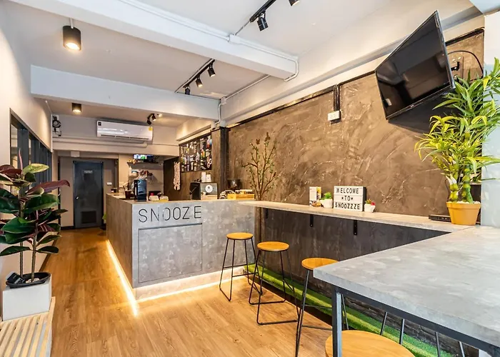 Snoozzze Hostel ใกล้รถไฟฟ้า ย่านบางรัก (Adults Only)