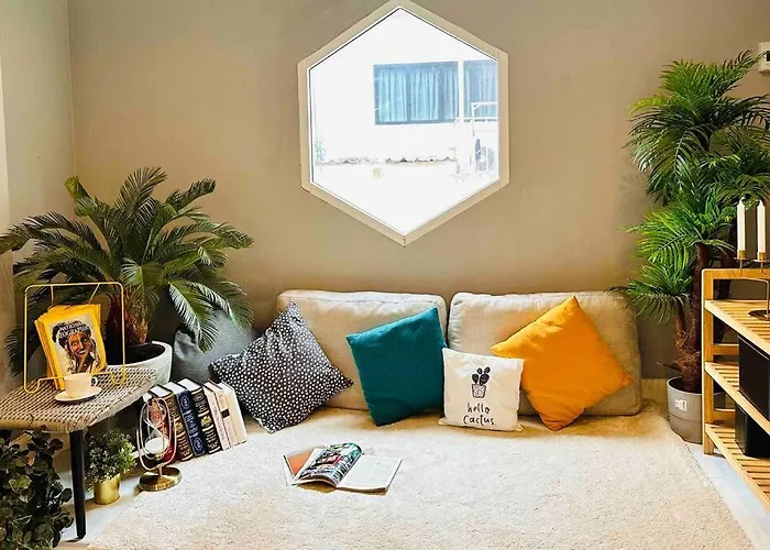 House 5Rooms, Bts Saint Louis