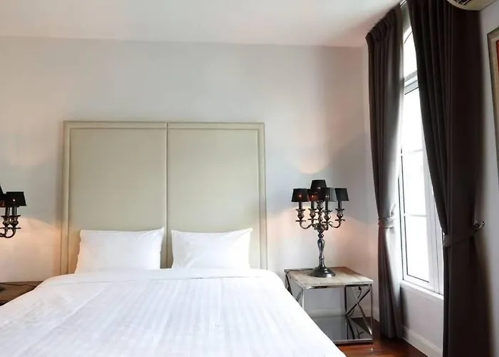 Townhome 3 Bed4 Baht Asok Mrtbts Sukhumvit 16