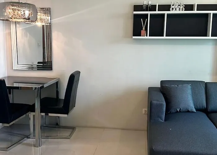 Spacious Sukhumvit Condo Near Emquartier