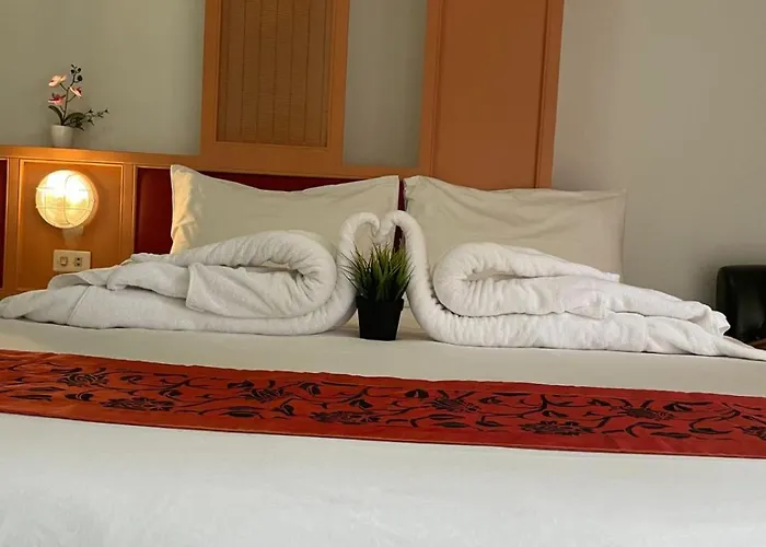 Happy 2 Hotel