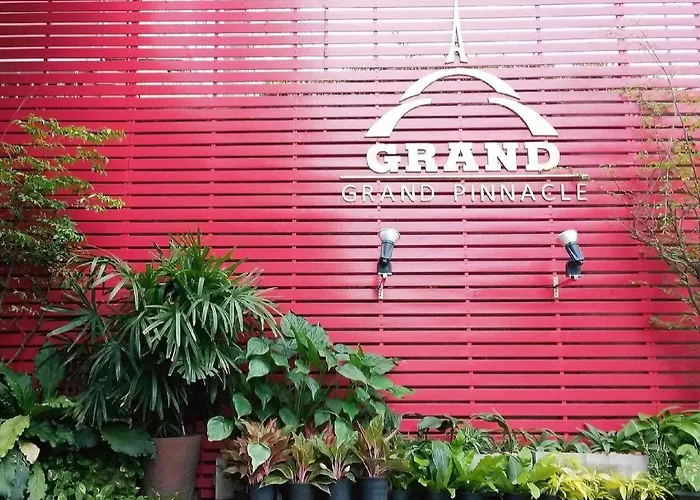 Grand Pinnacle Hotel