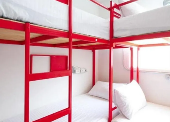 Jellybean Ezy Hostel Sathorn
