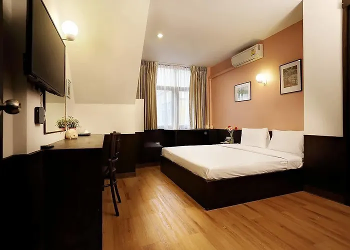 Baan Namtarn Guest House