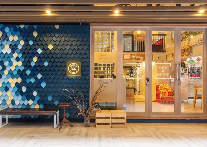 Kinnon Deluxe Hostel Coworking Cafe