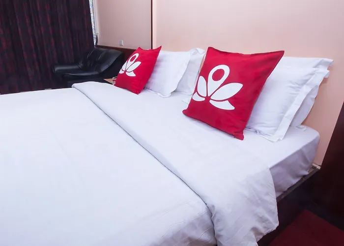 Zen Rooms Surasak 1