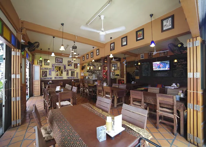 Baan Glang Soi Restaurant & Guesthouse