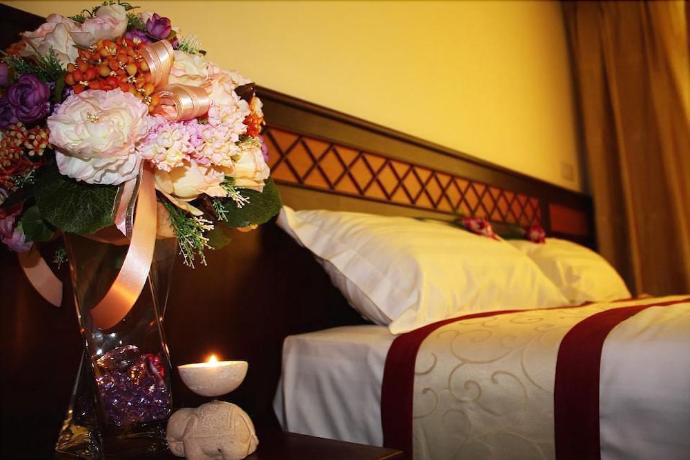 Miloft Sathorn - Sha Certified Hotel 5*