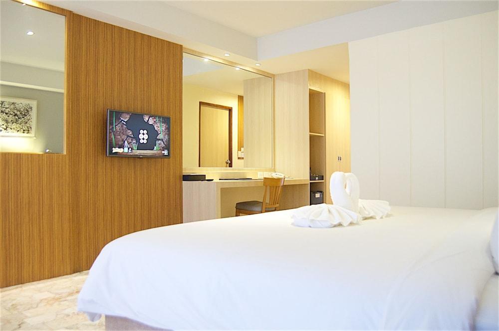 Jolly & Hotel