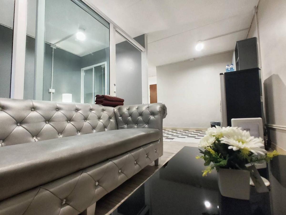 Impact Popular Comdominium Homestay