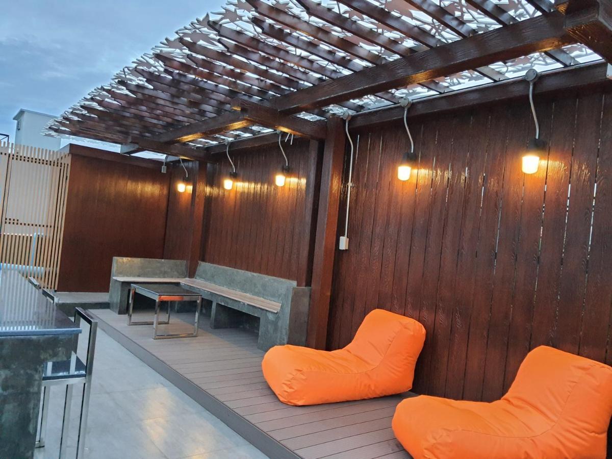 Hostel Station8 *
