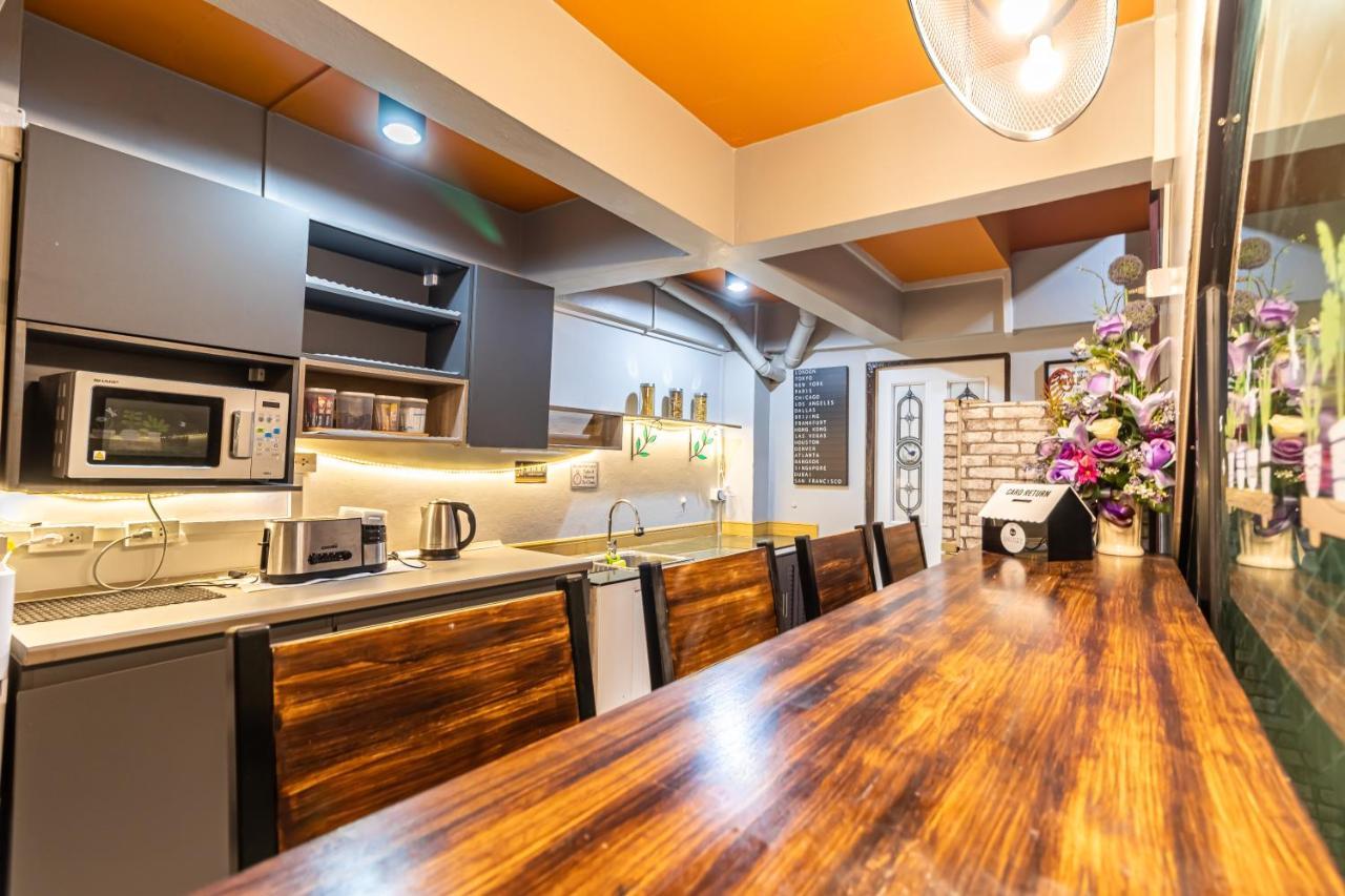 Hostel Snoozzze ใกล้รถไฟฟ้า ย่านบางรัก (adults Only) *