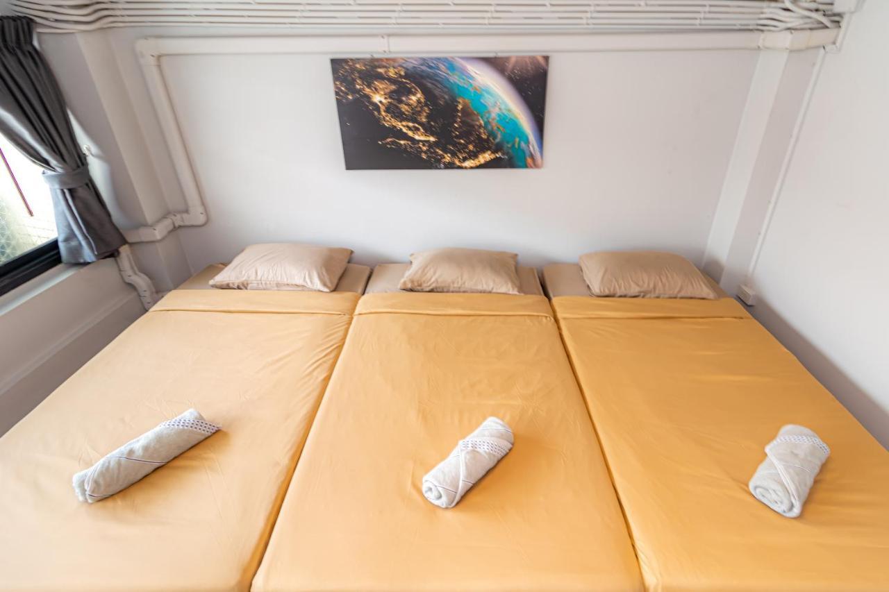 Snoozzze ใกล้รถไฟฟ้า ย่านบางรัก (adults Only) Hostel Bangkok