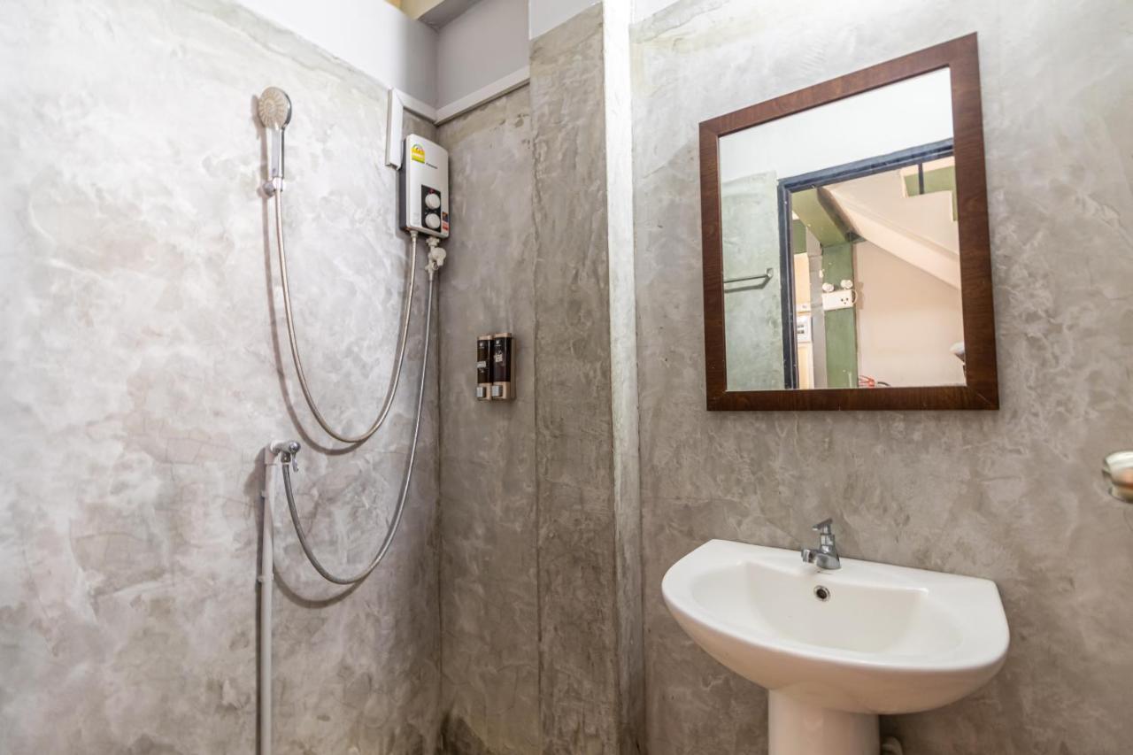Asrama Snoozzze ใกล้รถไฟฟ้า ย่านบางรัก (adults Only) Bangkok