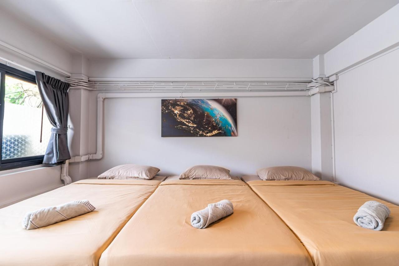 Snoozzze ใกล้รถไฟฟ้า ย่านบางรัก (adults Only) Hostel Bangkok