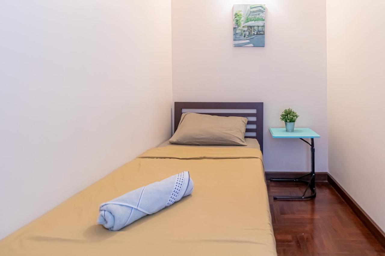 Snoozzze ใกล้รถไฟฟ้า ย่านบางรัก (adults Only) Hostel *