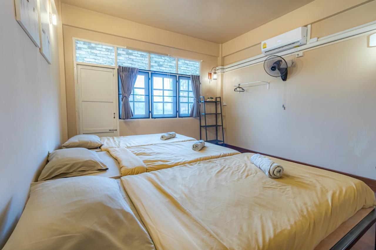Hostel Snoozzze ใกล้รถไฟฟ้า ย่านบางรัก (adults Only)