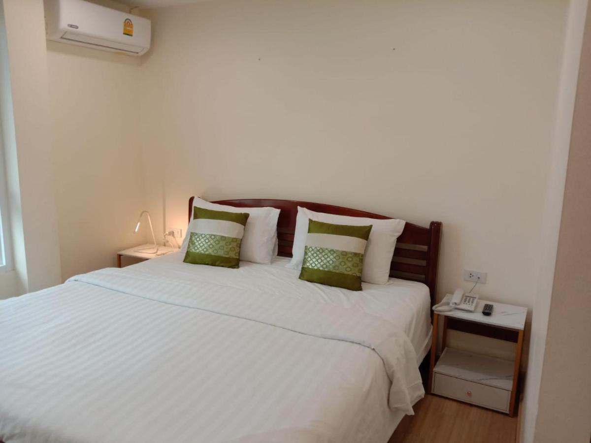 Hotel V Check Sukhumvit 22 3*