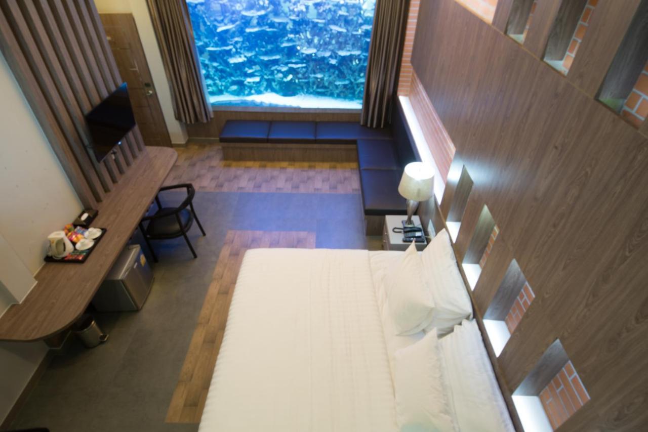 V20 Boutique Jacuzzi
