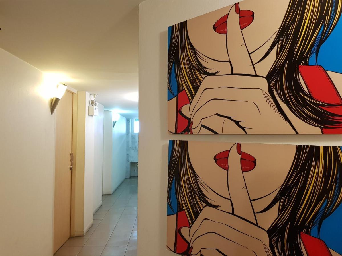 Somewhere To Escape - Hometel Hotel