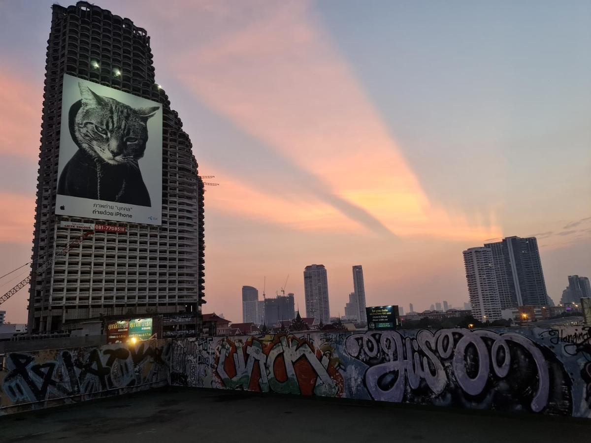 Somewhere To Escape - Hometel Hotel Bangkok
