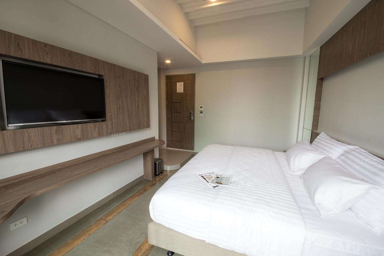 V20 Boutique Jacuzzi Hotel 4*