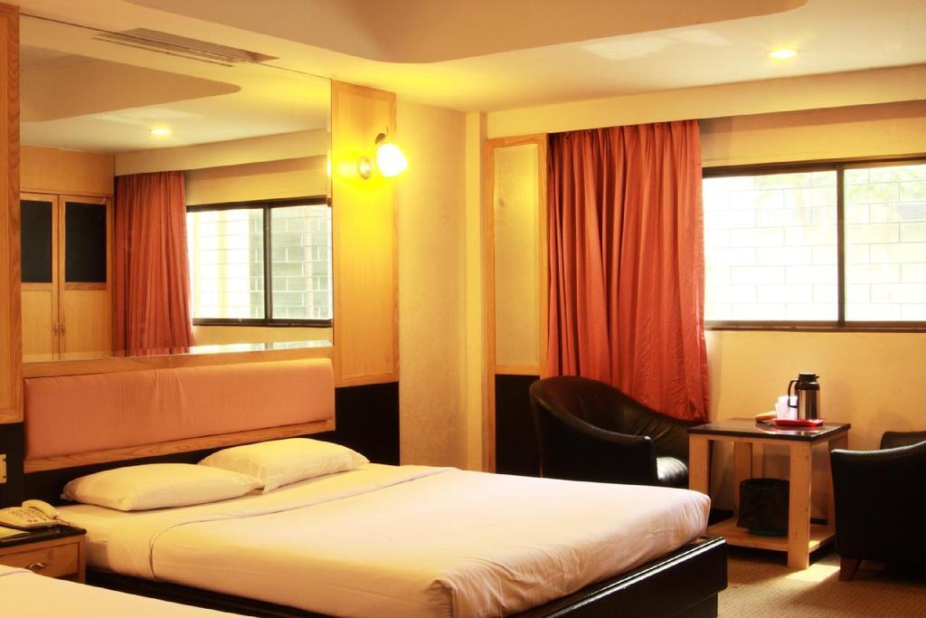 Pradipat Hotel 3*