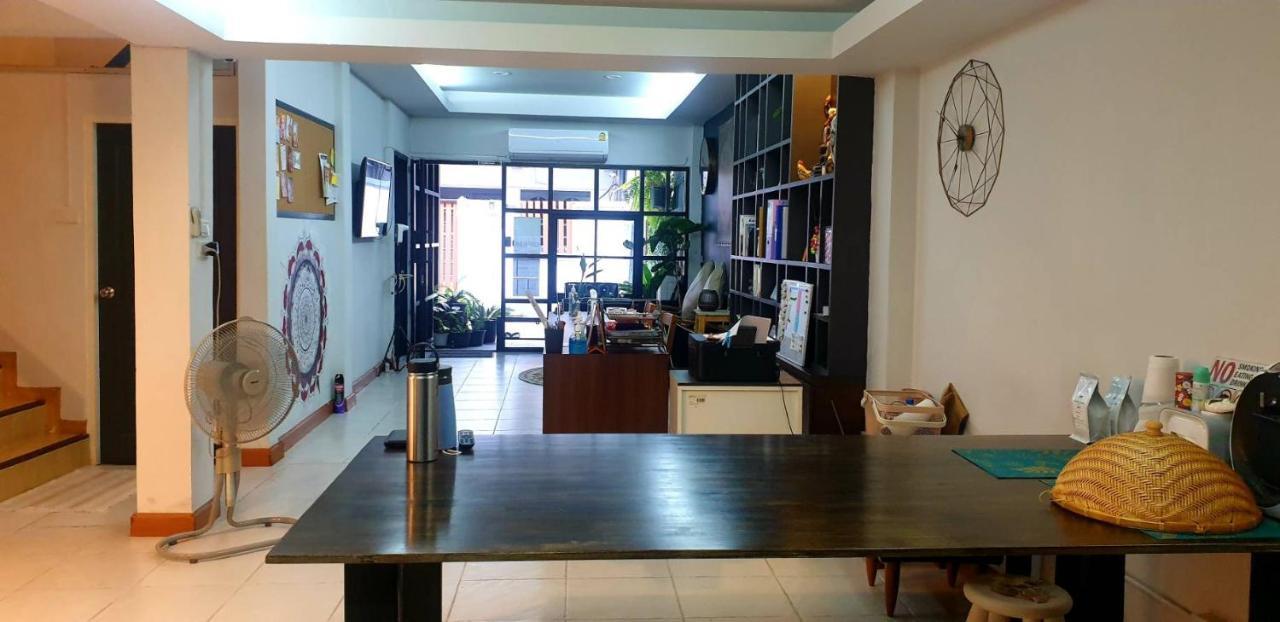 Albergue Asok Montri *
