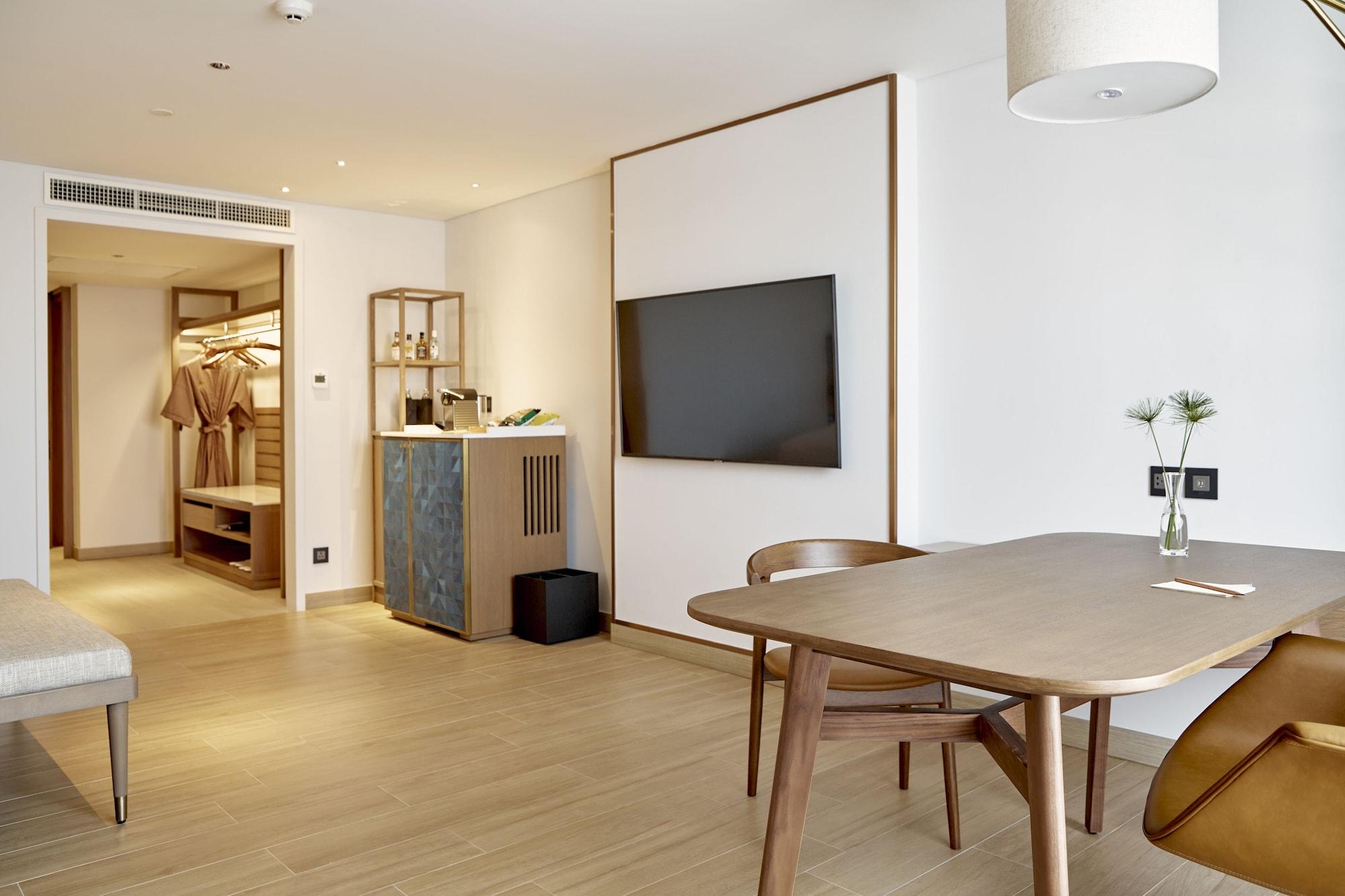 Hotel Montien Surawong 5*