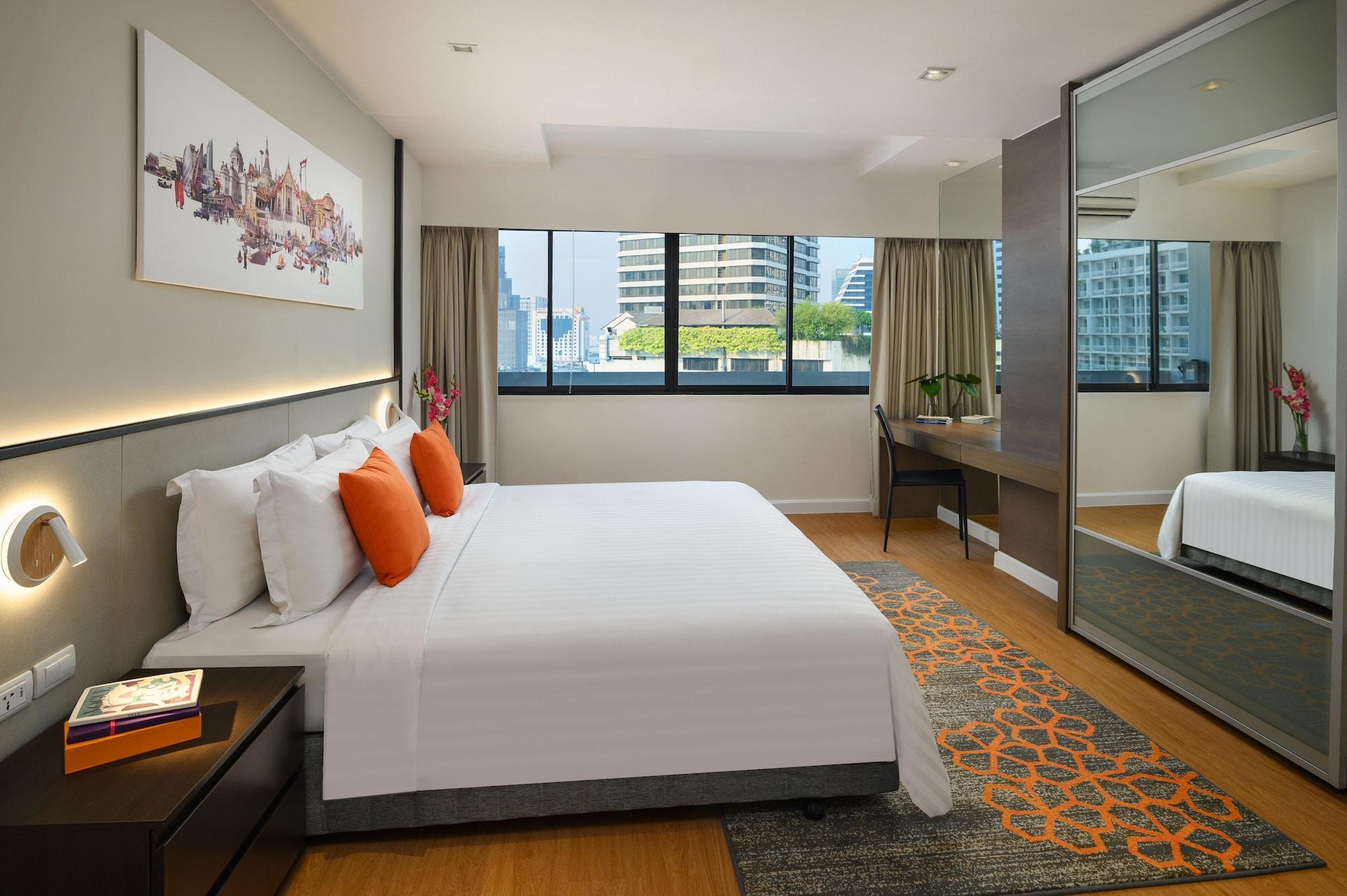 Phachara Sukhumvit 4*