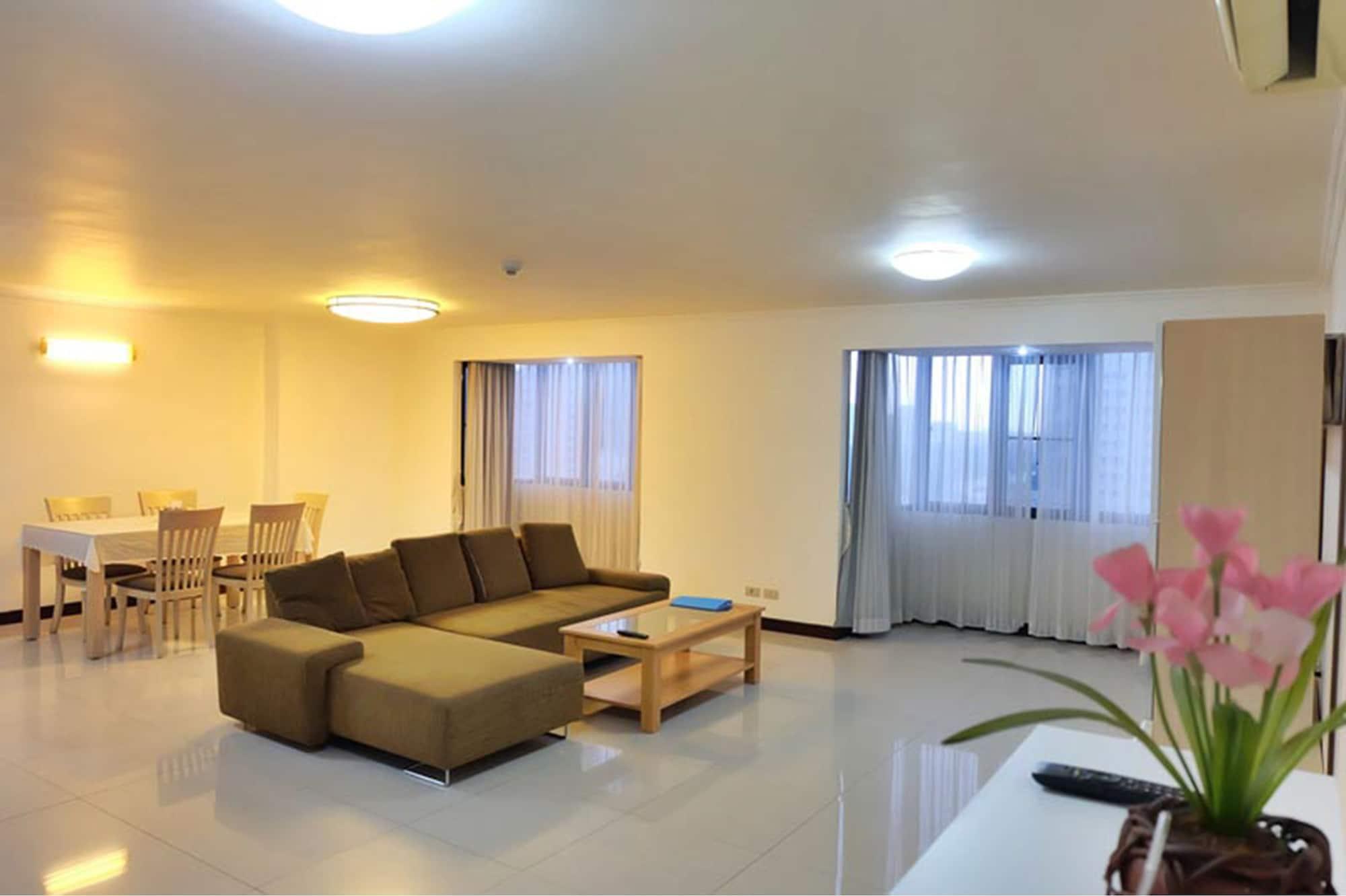 Omni Tower Sukhumvit Nana By Compass Hospitality *