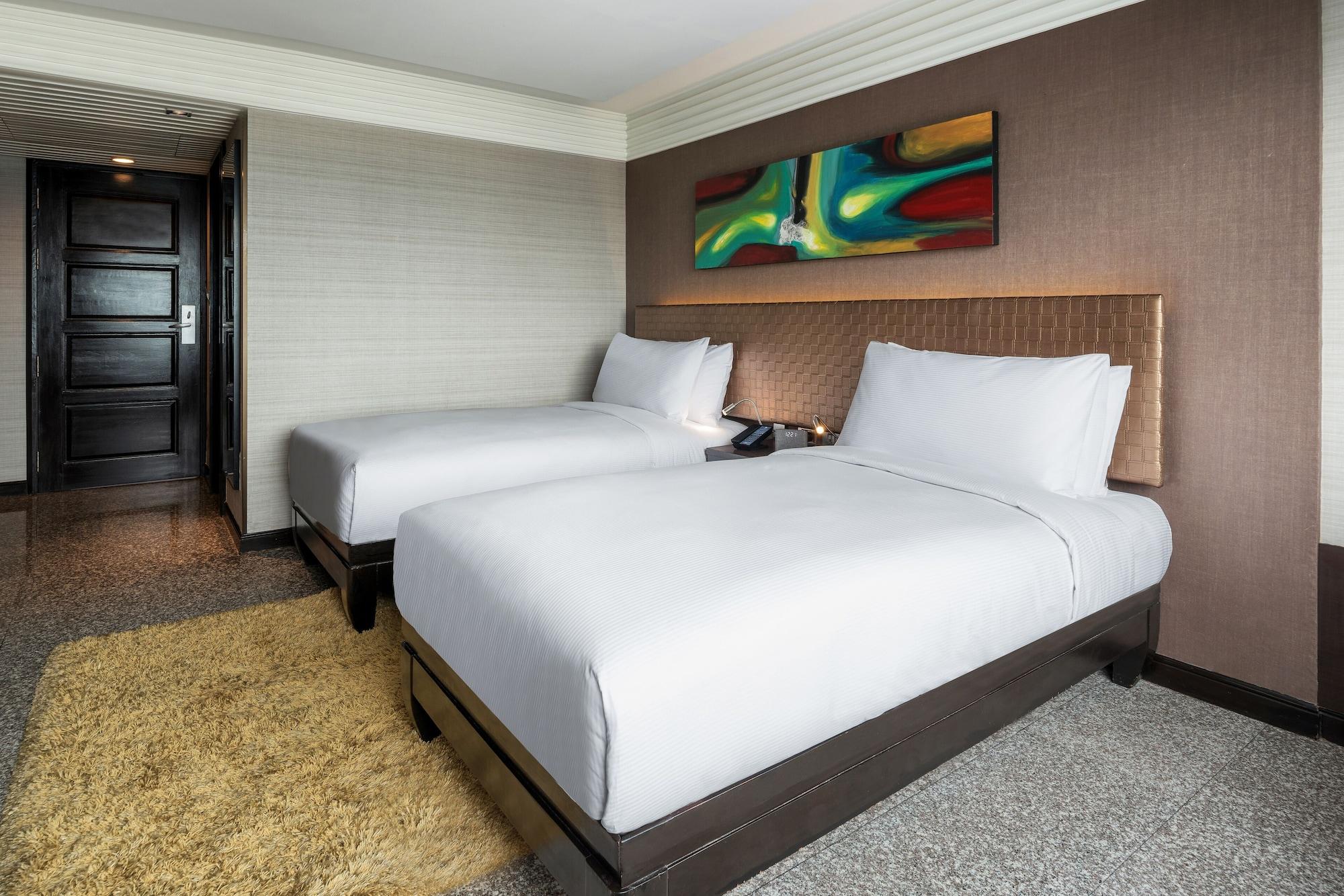 Doubletree By Hilton Ploenchit Hotel 4*