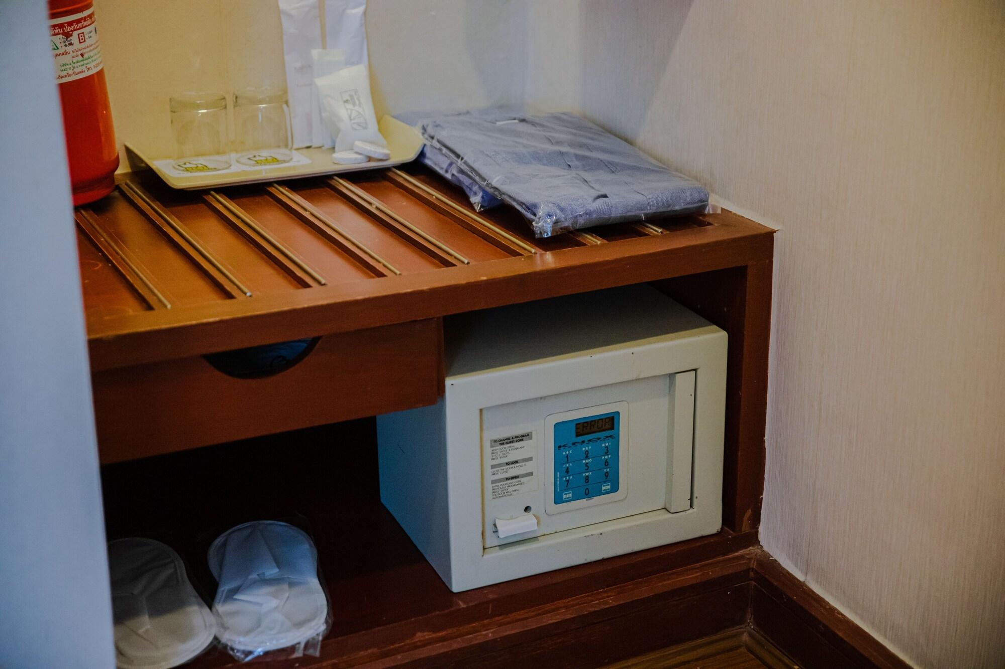 Baiyoke Hotel 3*