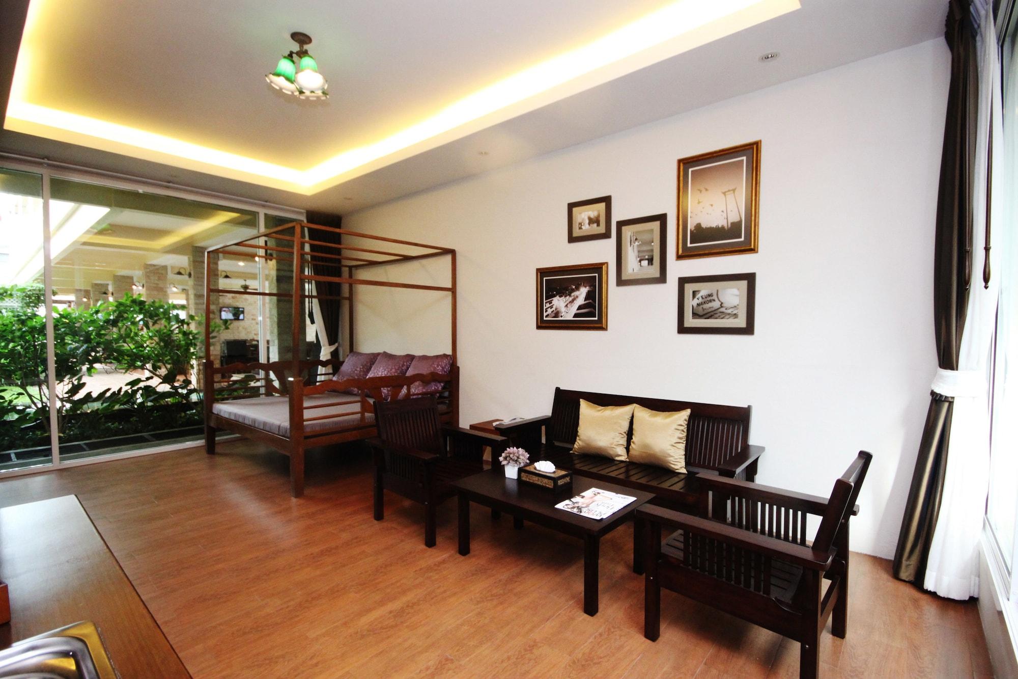 Feung Nakorn Balcony And Cafe 3*