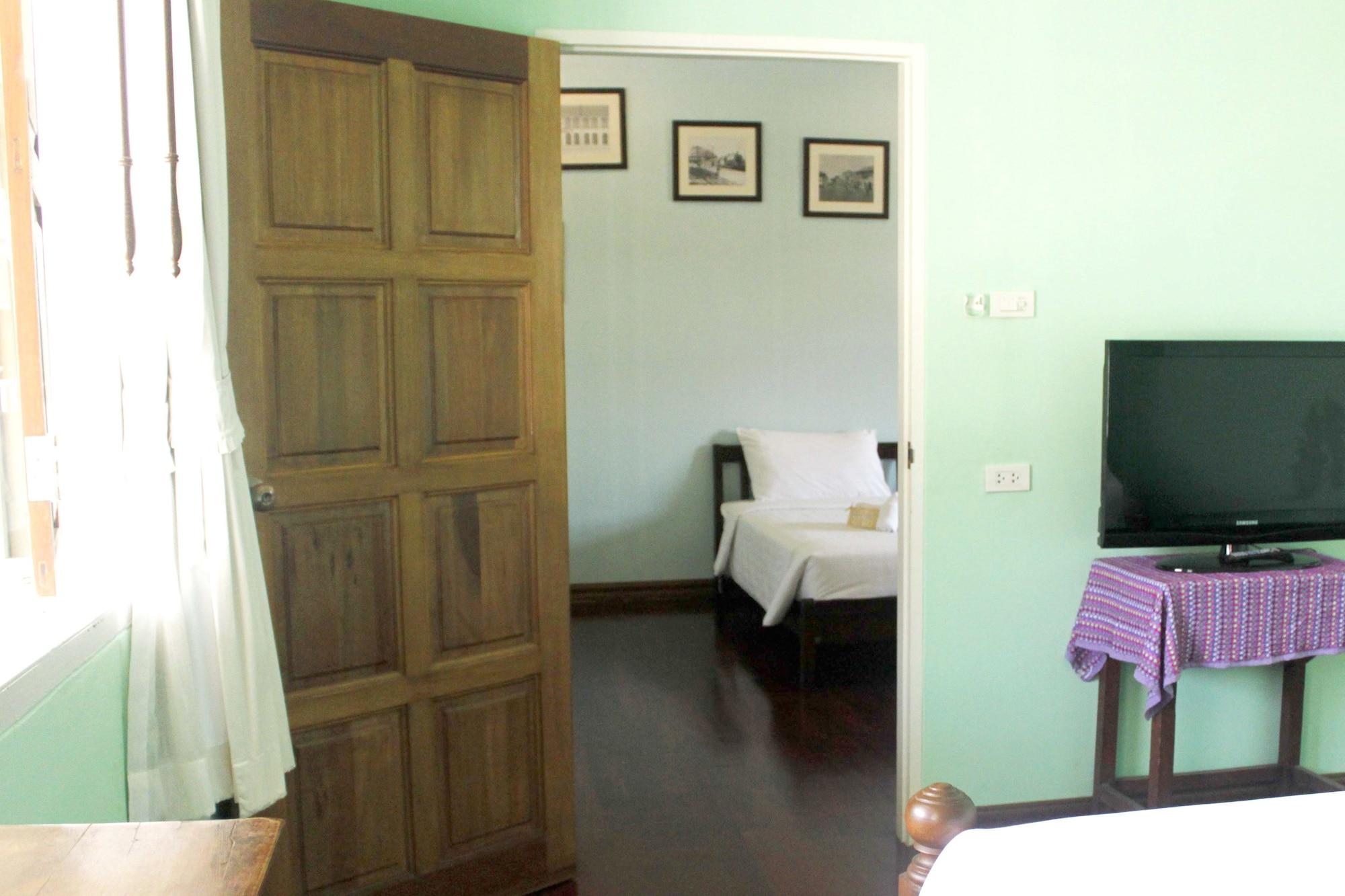 Feung Nakorn Balcony And Cafe Hotel