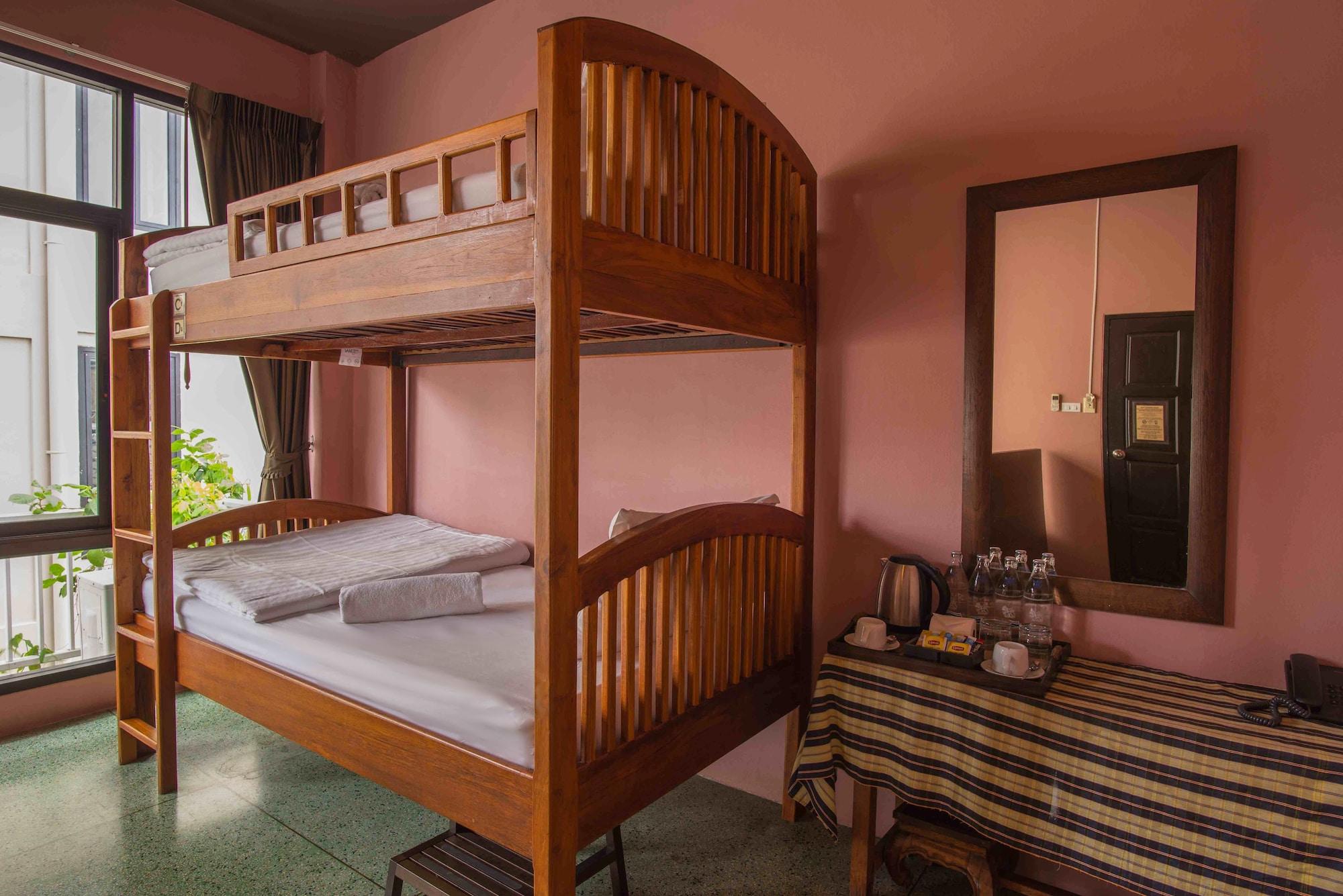 Feung Nakorn Balcony And Cafe Hotel