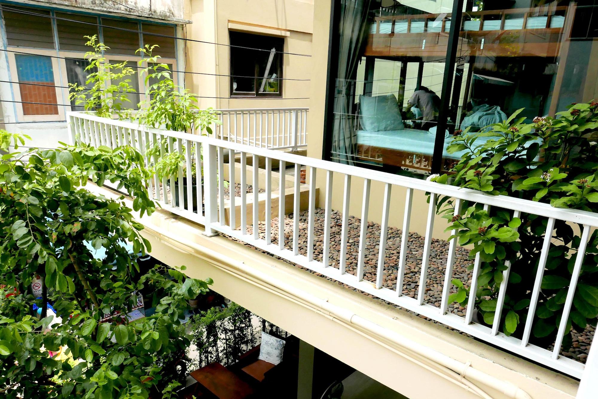 Feung Nakorn Balcony And Cafe Bangkok