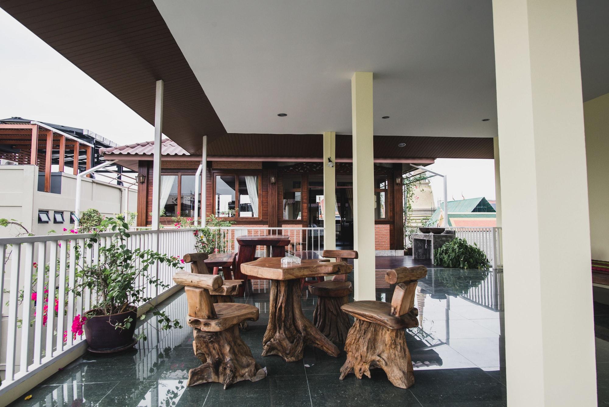 Hotel Feung Nakorn Balcony And Cafe