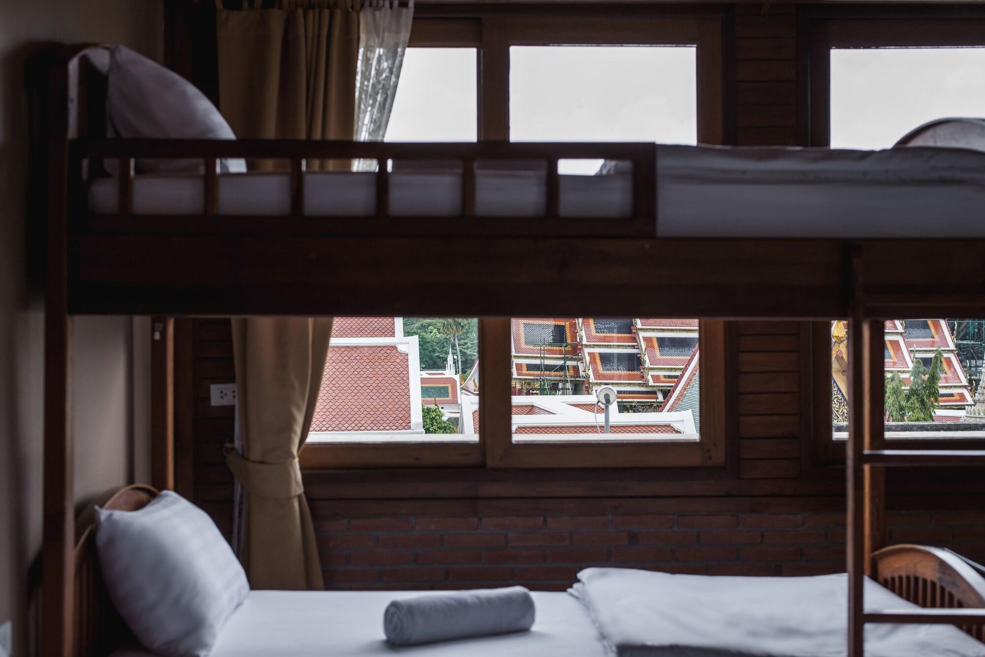 Feung Nakorn Balcony And Cafe Hotel