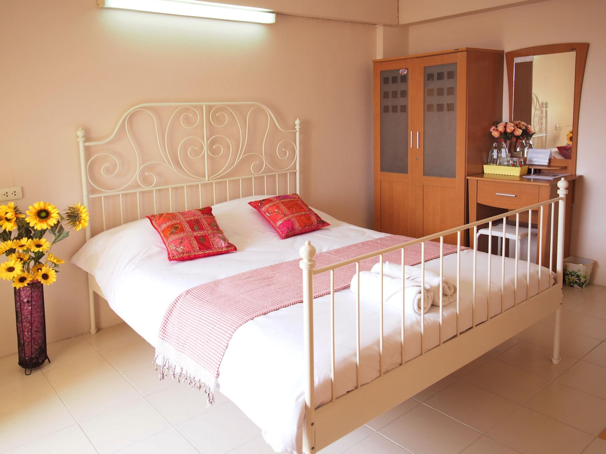 Thanapa Mansion Guest house *