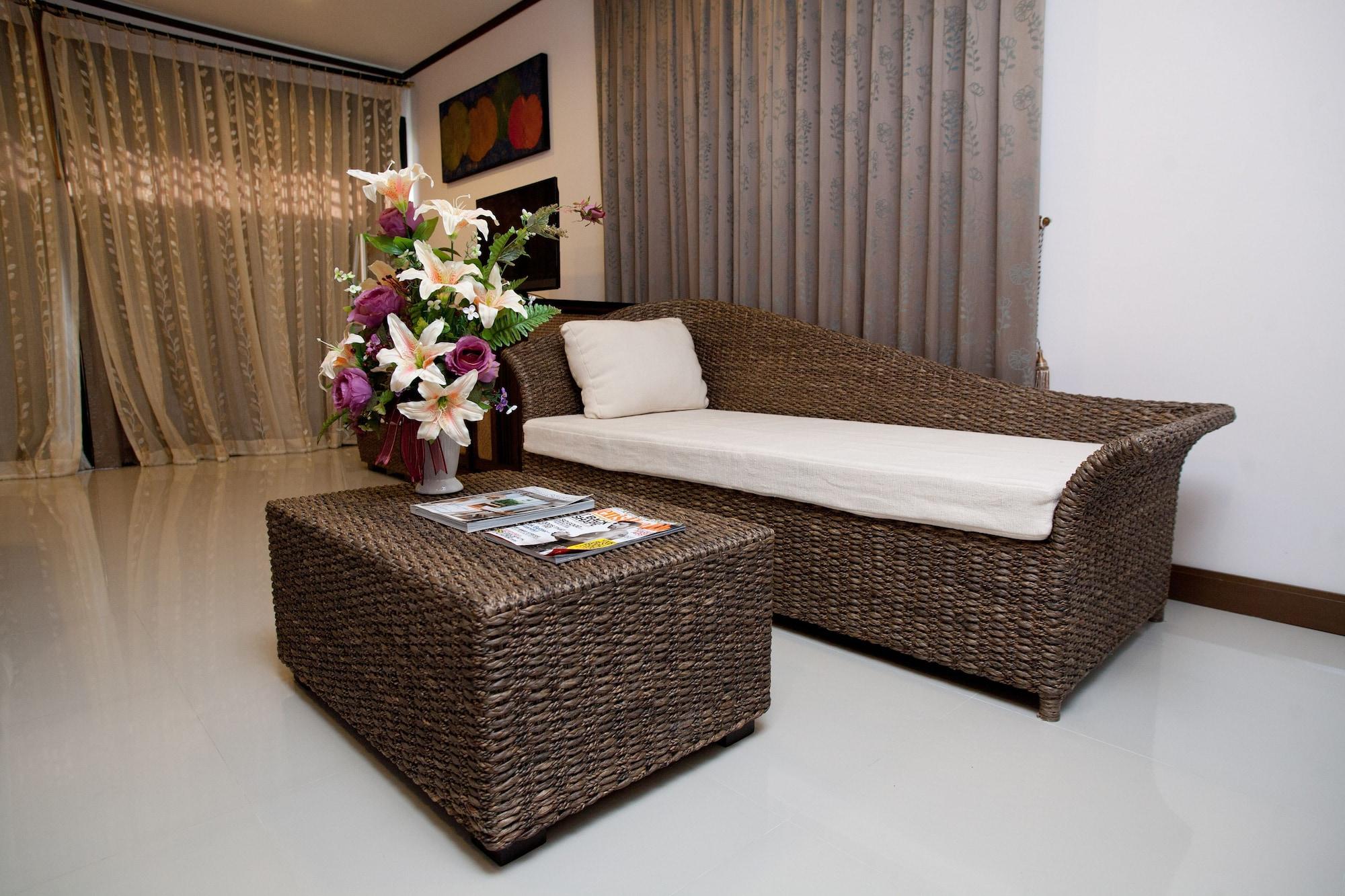Ploykhumthong Boutique
