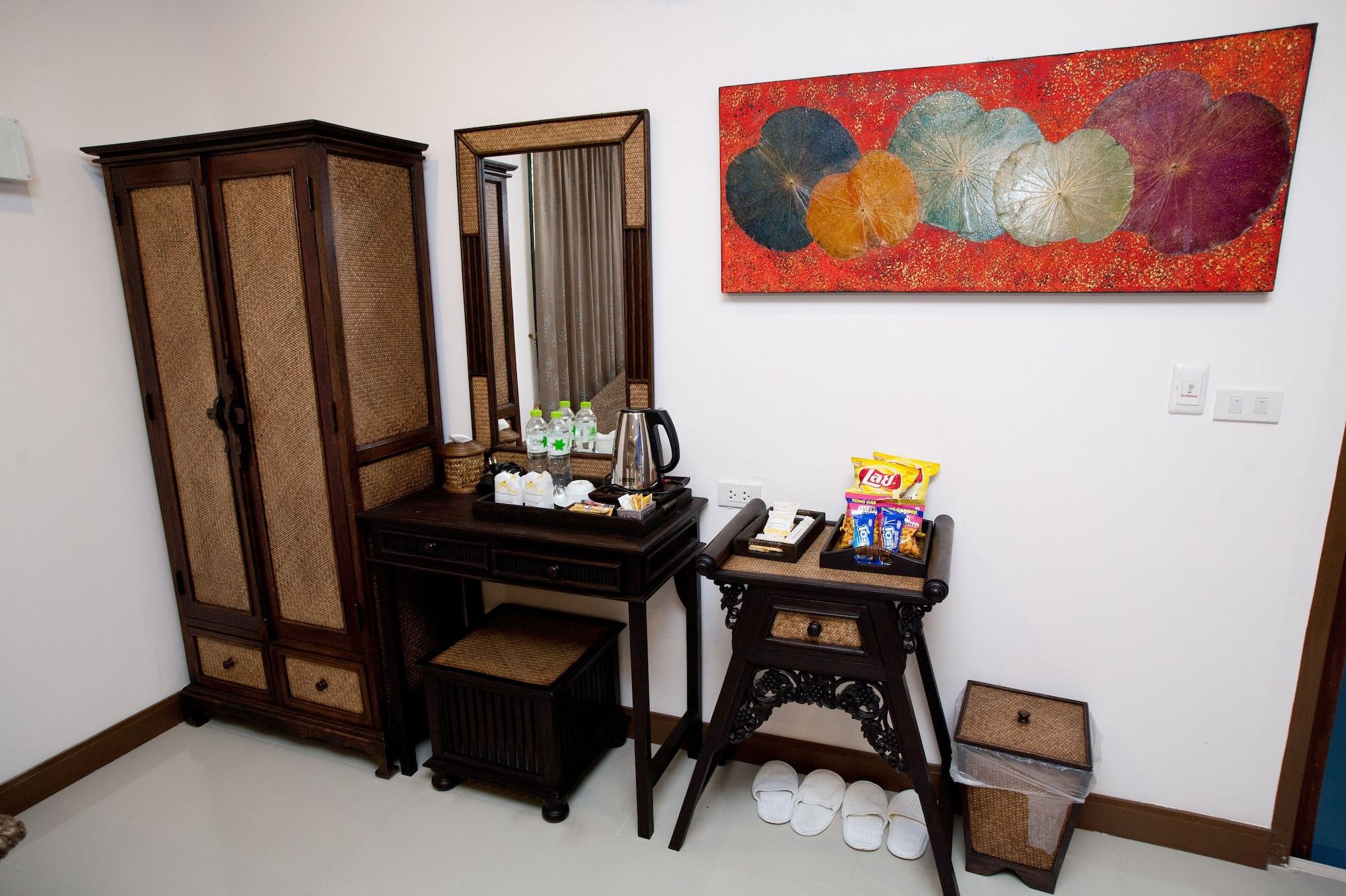 Ploykhumthong Boutique