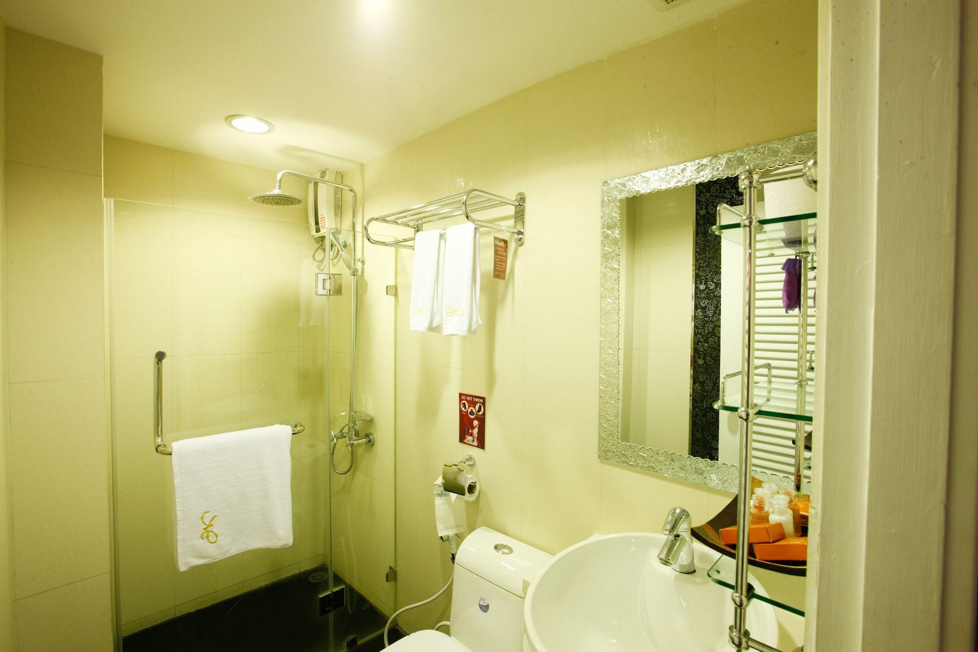 Hotel Mirth Sathorn Bangkok