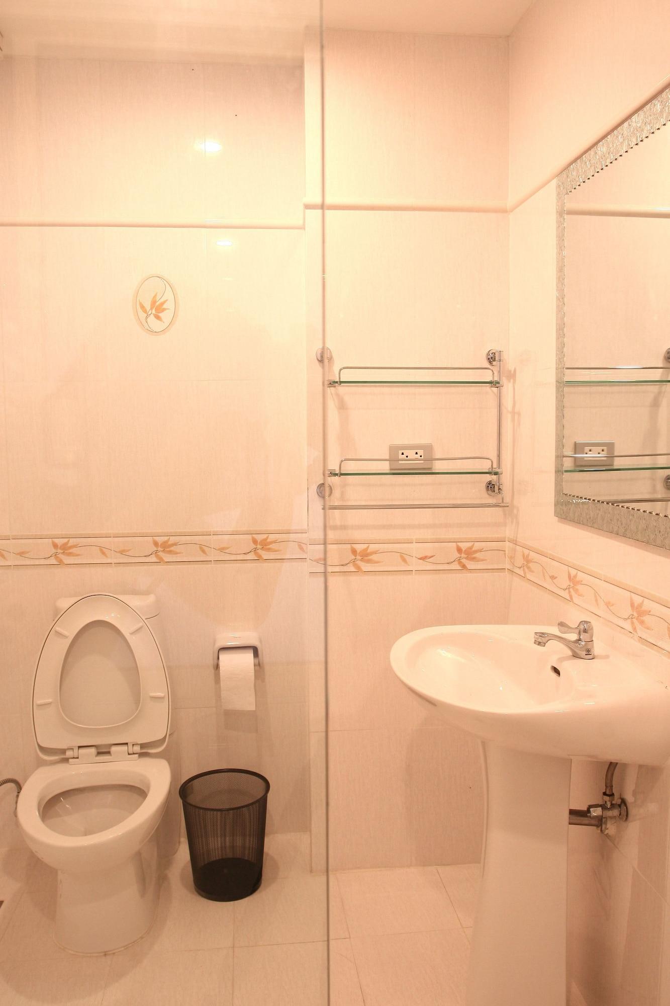 Mirth Sathorn Hotel 3*