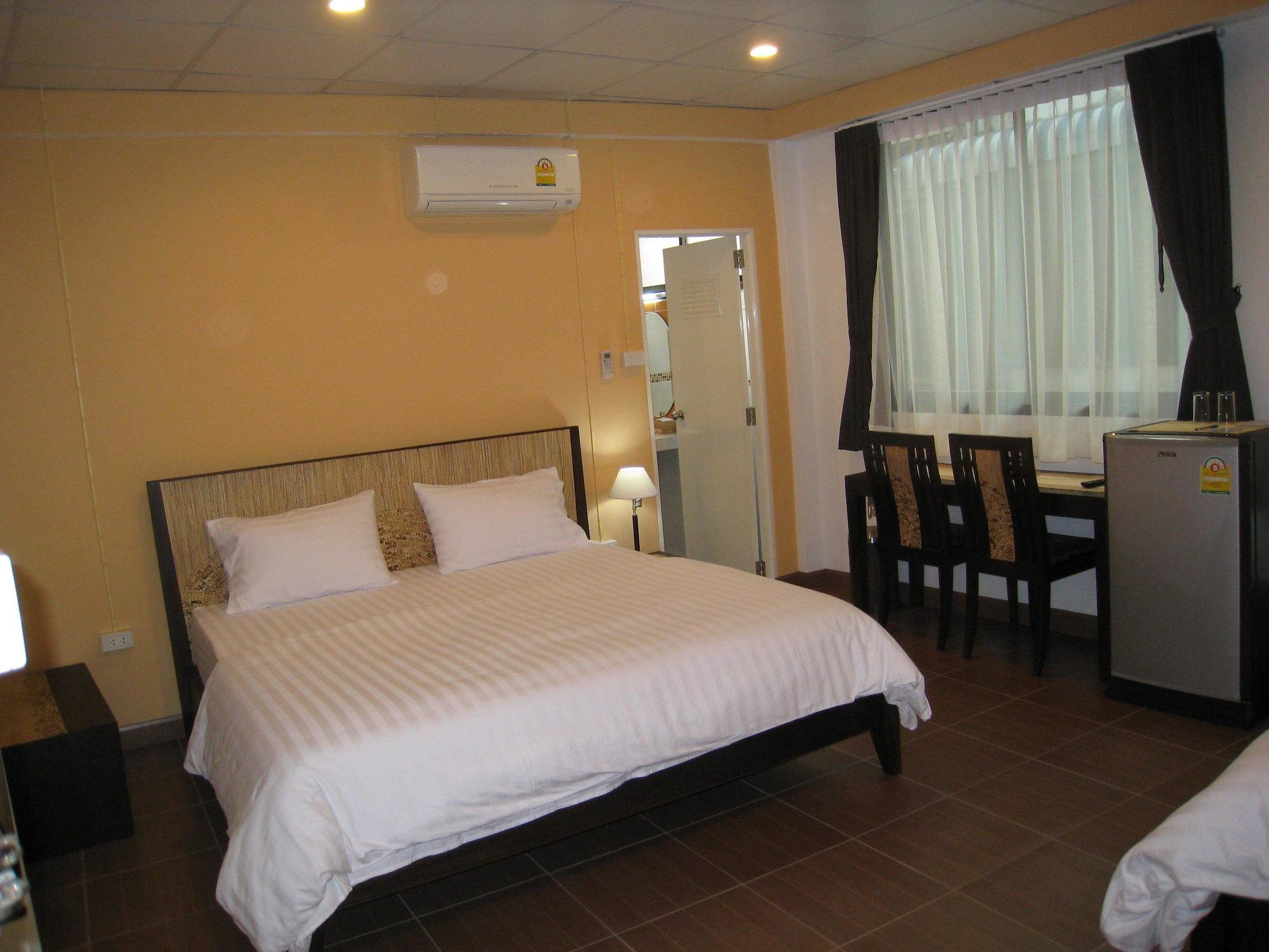 Bed & Breakfast Baan Glang Soi Restaurant & Bangkok