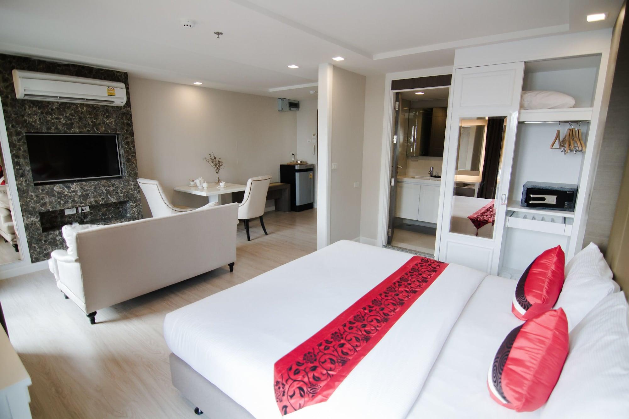 Hope Land Sukhumvit 8 Hotel 4*