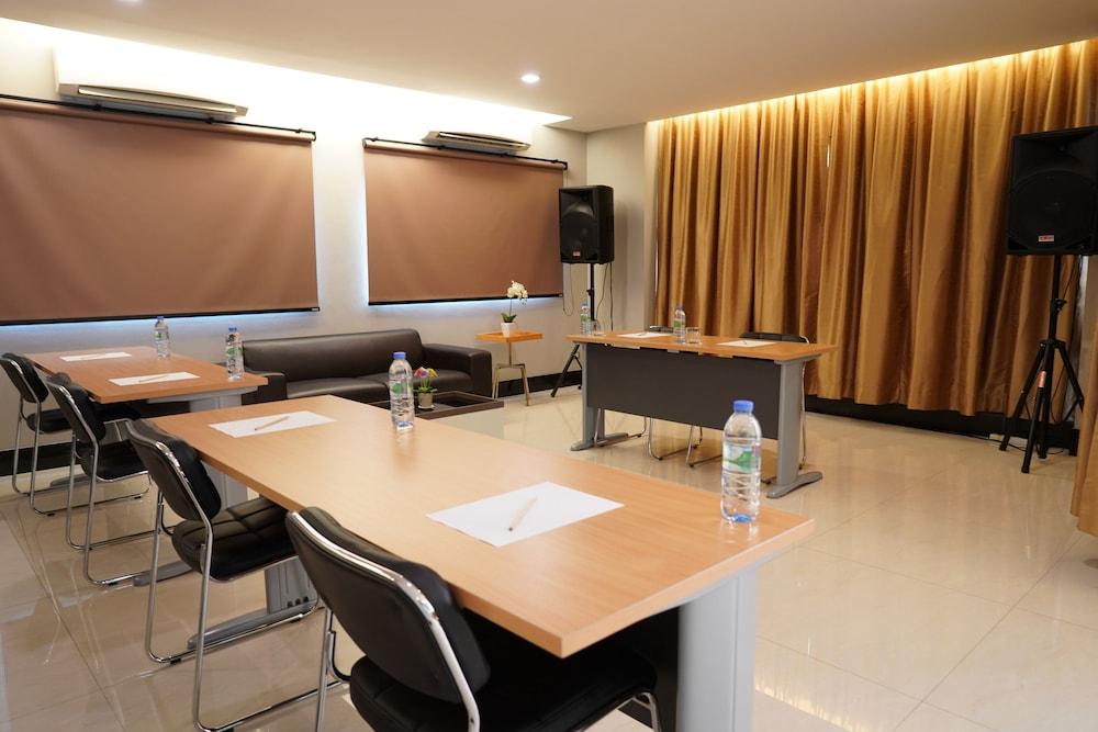 Point Hotel
