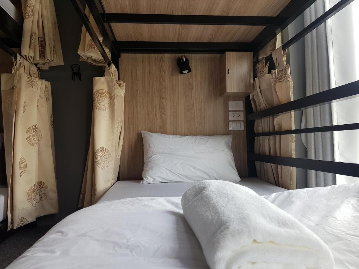 Sleep To Fly & Suvarnabhumi Airport Hostel *