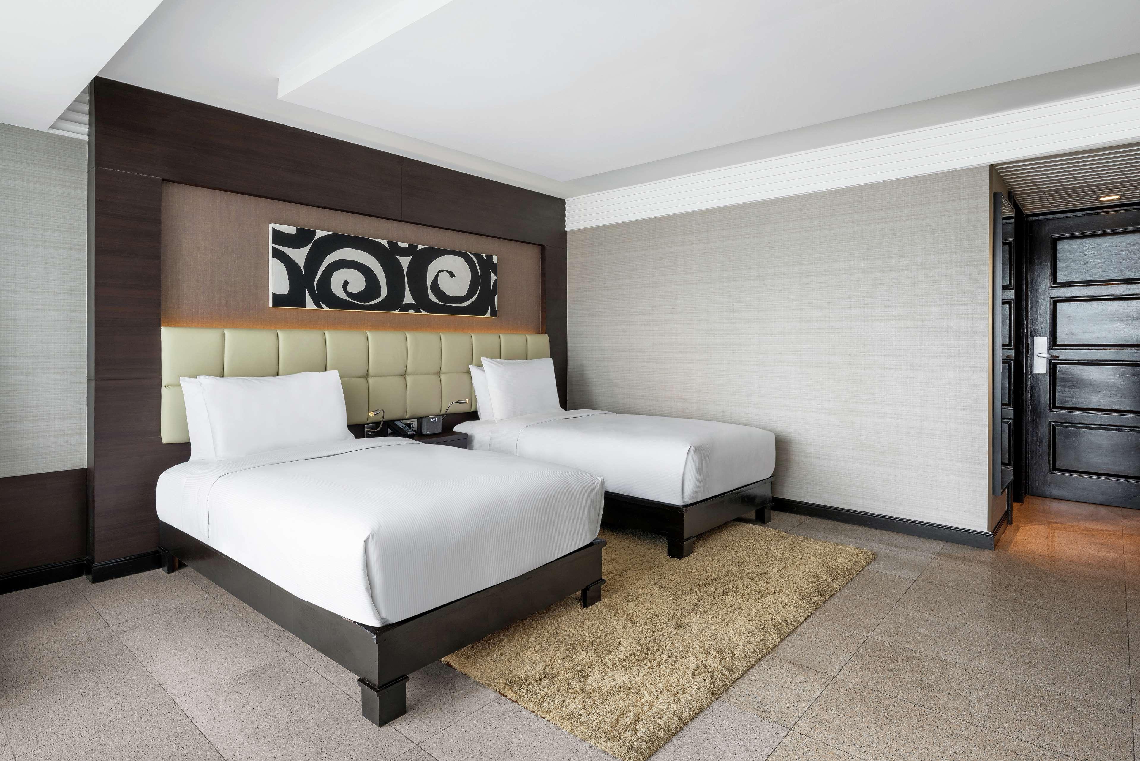 Doubletree By Hilton Ploenchit Hotel 4*